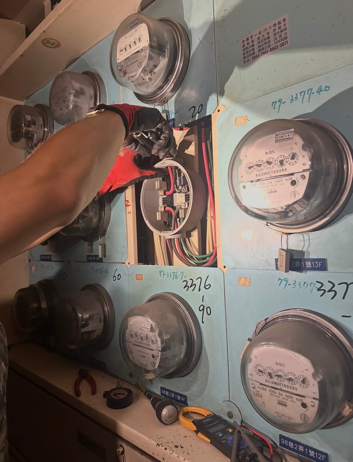 電表底座燒熔更換